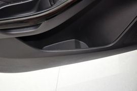 2012款福特福克斯两厢1.6L手自一体风尚型