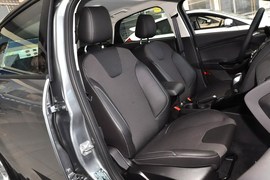 2012款福特福克斯两厢1.6L手自一体风尚型