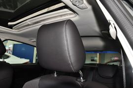 2012款福特福克斯两厢1.6L手自一体风尚型