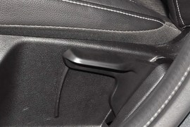 2012款福特福克斯两厢1.6L手自一体风尚型
