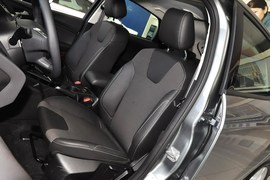2012款福特福克斯两厢1.6L手自一体风尚型