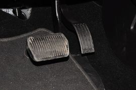 2012款福特福克斯两厢1.6L手自一体风尚型