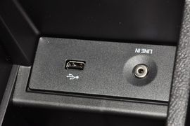 2012款福特福克斯两厢1.6L手自一体风尚型