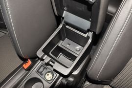 2012款福特福克斯两厢1.6L手自一体风尚型