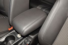 2012款福特福克斯两厢1.6L手自一体风尚型