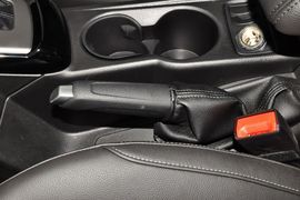 2012款福特福克斯两厢1.6L手自一体风尚型