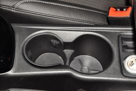 2012款福特福克斯两厢1.6L手自一体风尚型