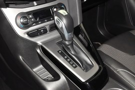 2012款福特福克斯两厢1.6L手自一体风尚型