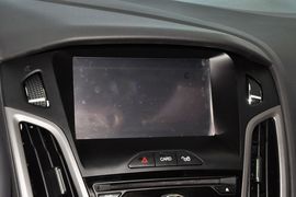 2012款福特福克斯两厢1.6L手自一体风尚型