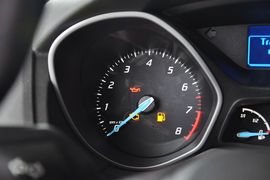 2012款福特福克斯两厢1.6L手自一体风尚型