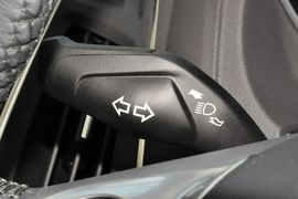 2012款福特福克斯两厢1.6L手自一体风尚型