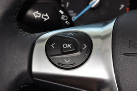 2012款福特福克斯两厢1.6L手自一体风尚型