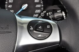 2012款福特福克斯两厢1.6L手自一体风尚型