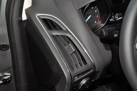 2012款福特福克斯两厢1.6L手自一体风尚型