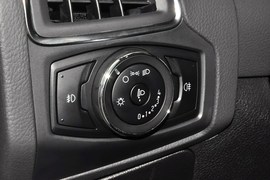 2012款福特福克斯两厢1.6L手自一体风尚型