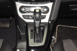 2012款福特福克斯两厢1.6L手自一体风尚型