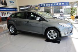 2012款福特福克斯两厢1.6L手自一体风尚型
