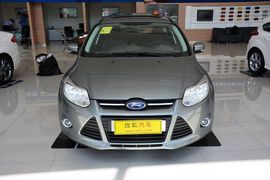 2012款福特福克斯两厢1.6L手自一体风尚型