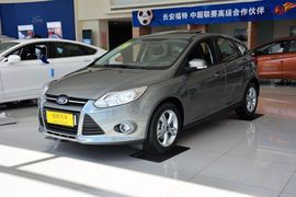 2012款福特福克斯两厢1.6L手自一体风尚型