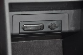 2014款比亚迪速锐1.5TI手动尊贵型