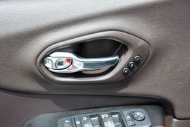 2014款Jeep自由光3.2L高性能版
