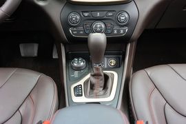 2014款Jeep自由光3.2L高性能版