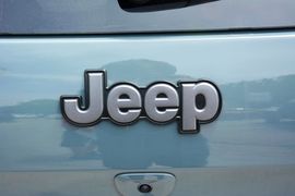 2014款Jeep自由光3.2L高性能版