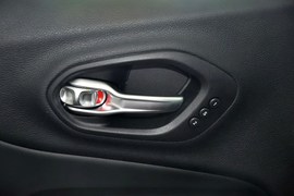 2014款Jeep自由光3.2L高性能版
