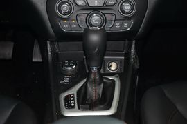 2014款Jeep自由光3.2L高性能版