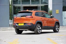   2014款Jeep自由光3.2L高性能版