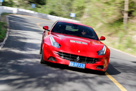 2012款法拉利FF深度试驾实拍