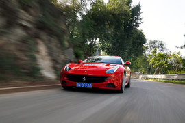 2012款法拉利FF深度试驾实拍