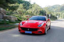 2012款法拉利FF深度试驾实拍