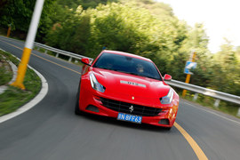 2012款法拉利FF深度试驾实拍