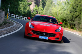 2012款法拉利FF深度试驾实拍