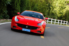 2012款法拉利FF深度试驾实拍