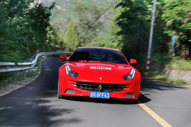 2012款法拉利FF深度试驾实拍