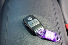 2013款起亚索兰托2.4L汽油四驱至尊版7座