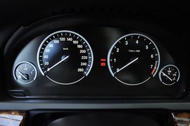 2013款宝马740Li豪华型