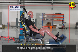 配备侧气囊/侧气帘!