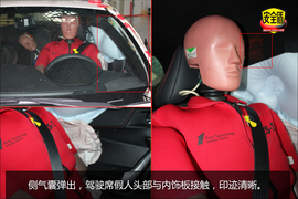 配备侧气囊/侧气帘!