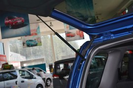 2013款郑州日产帕拉丁2.4L手动豪华型