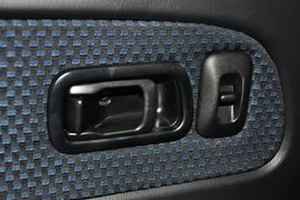 2013款郑州日产帕拉丁2.4L手动豪华型