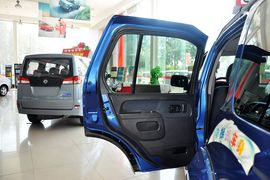 2013款郑州日产帕拉丁2.4L手动豪华型