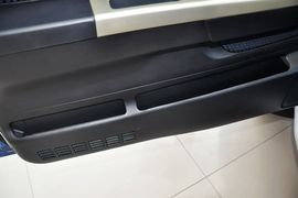 2013款郑州日产帕拉丁2.4L手动豪华型