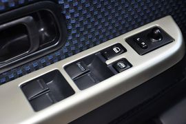 2013款郑州日产帕拉丁2.4L手动豪华型