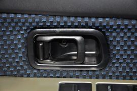 2013款郑州日产帕拉丁2.4L手动豪华型