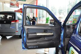 2013款郑州日产帕拉丁2.4L手动豪华型