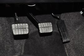 2013款郑州日产帕拉丁2.4L手动豪华型