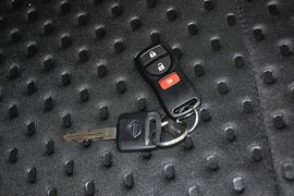 2013款郑州日产帕拉丁2.4L手动豪华型